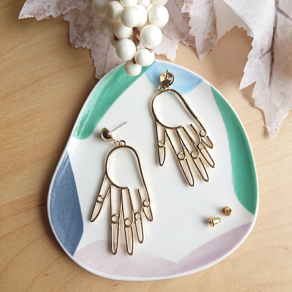 Hands Shape Gold Drop Earrings - Picture 4 of 6